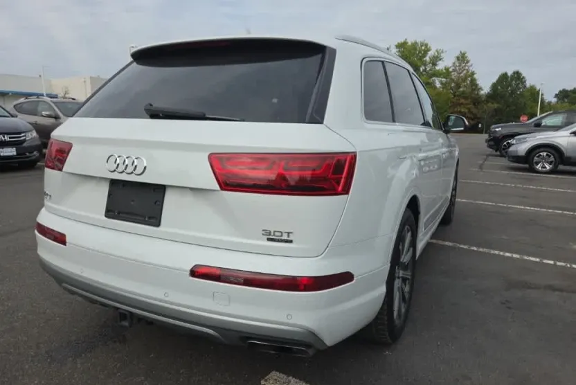 2018 Audi Q7 Prestige photo 1