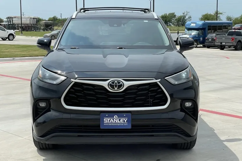 2024 Toyota Highlander XLE photo 1