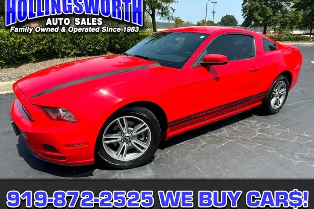 2013 Ford Mustang V6 photo 1