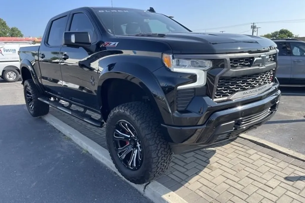 2024 Chevrolet Silverado 1500 RST photo 1