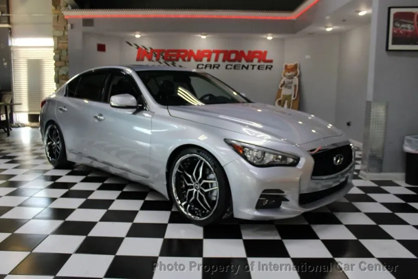 2015 Infiniti Q50 photo 1