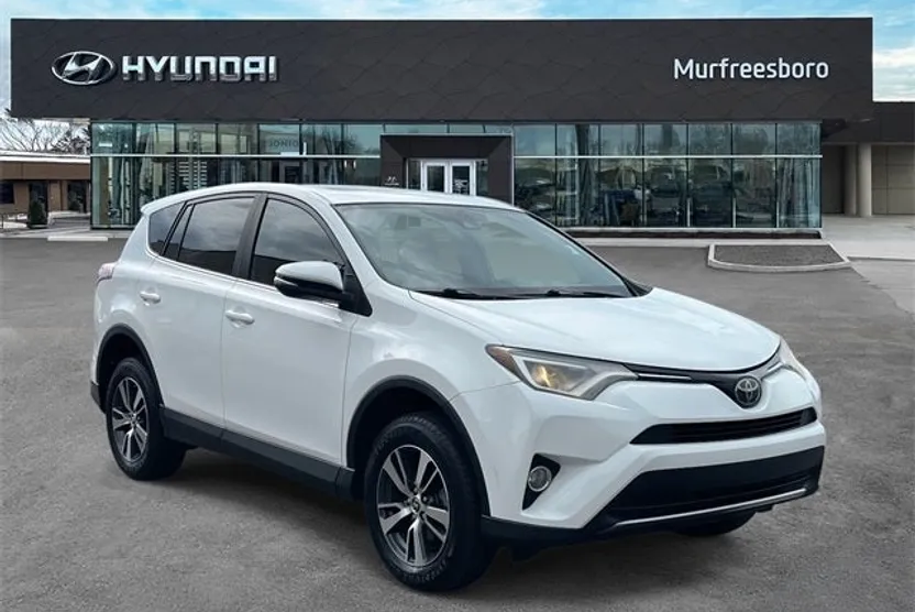2018 Toyota RAV4 XLE photo 1