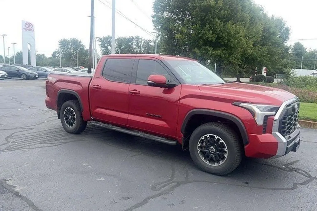 2022 Toyota Tundra SR5 CrewMax photo 1