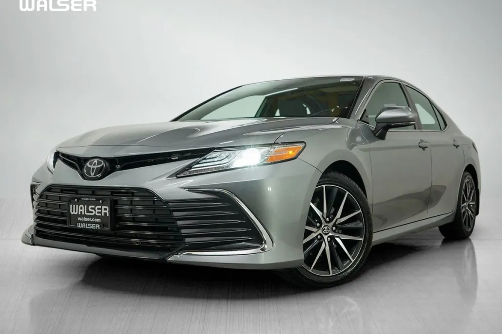 2023 Toyota Camry XLE photo 1