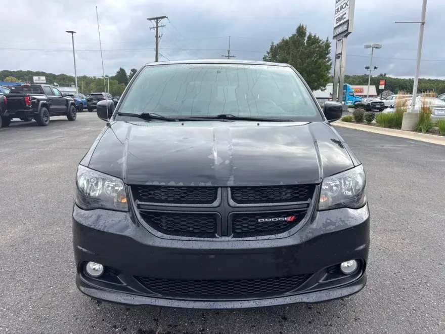 2015 Dodge Grand Caravan R/T photo 1