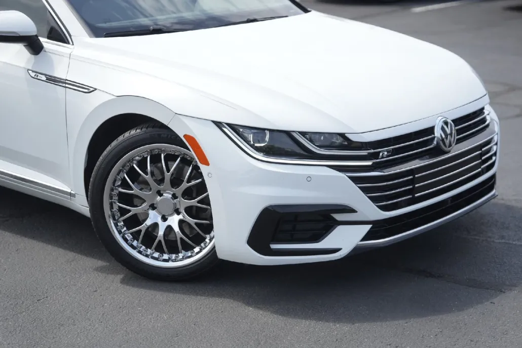 2019 Volkswagen Arteon SEL Premium R-Line photo 1