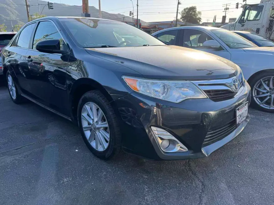 2013 Toyota Camry Hybrid LE photo 1