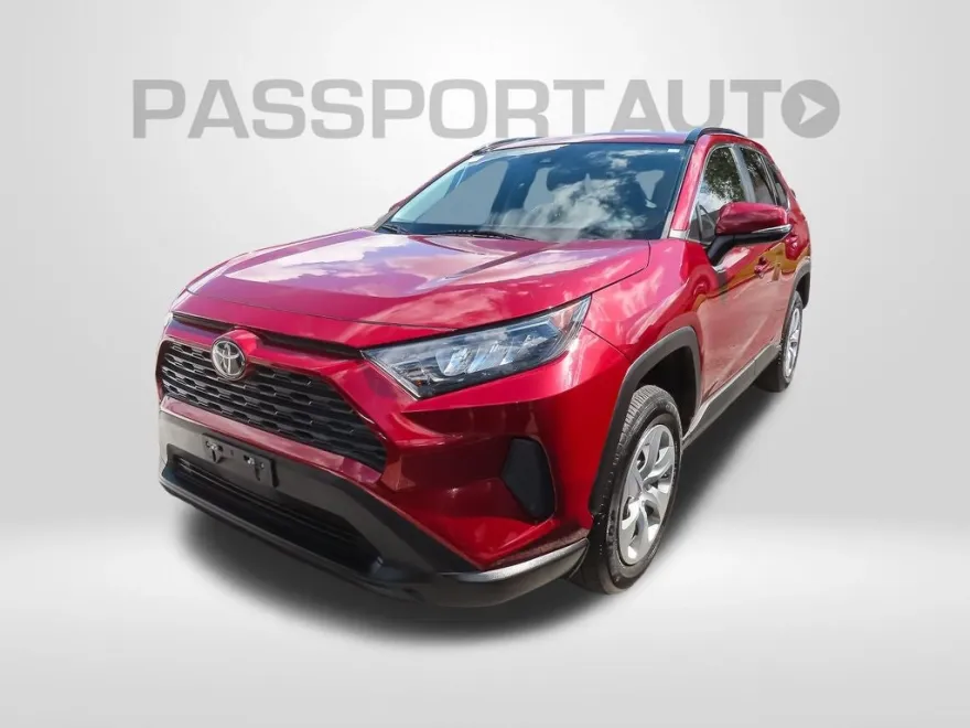 2021 Toyota RAV4 LE photo 1