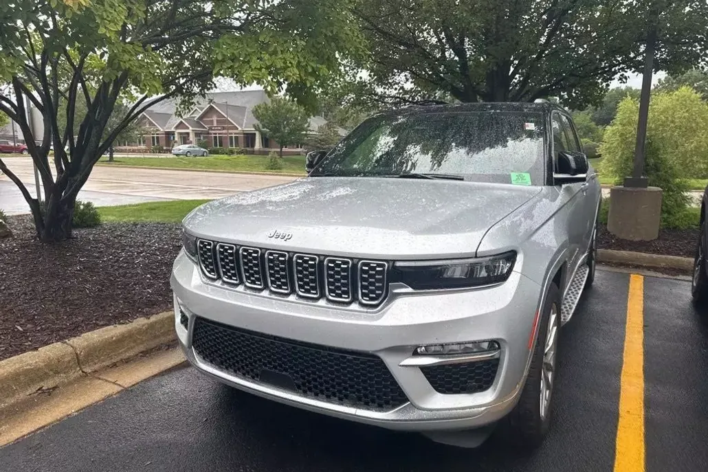 2023 Jeep Grand Cherokee Summit photo 1