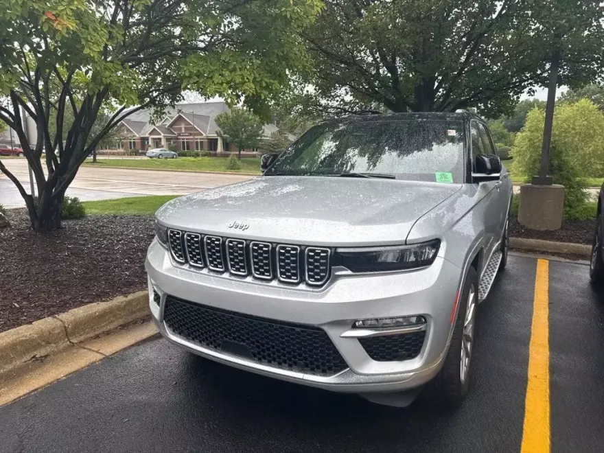 2023 Jeep Grand Cherokee Summit photo 1