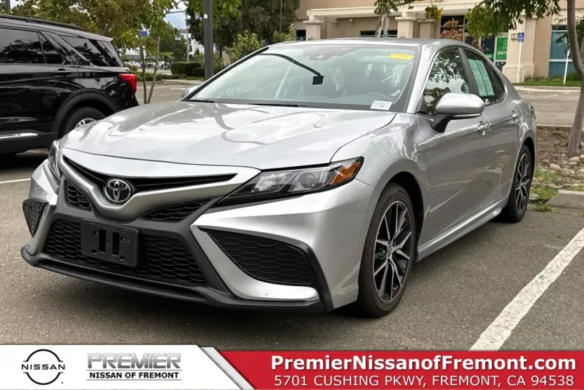 2024 Toyota Camry SE photo 1