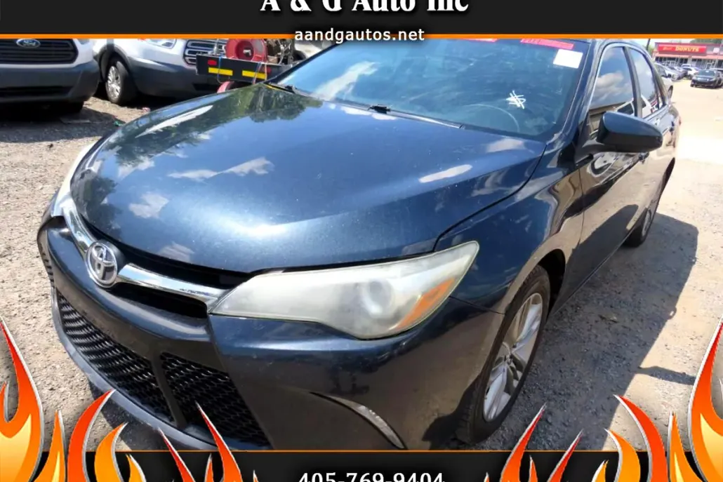 2015 Toyota Camry SE photo 1