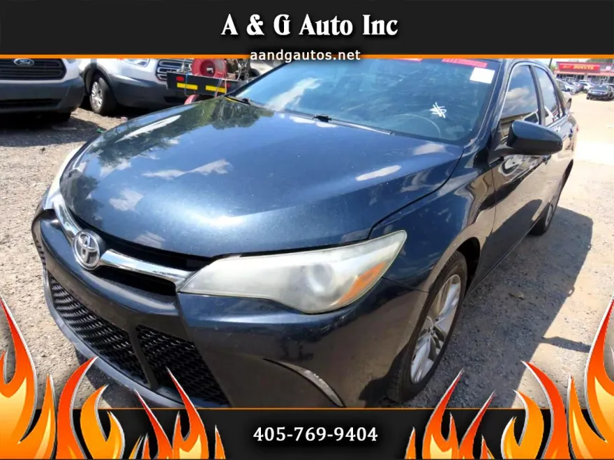 2015 Toyota Camry SE photo 1