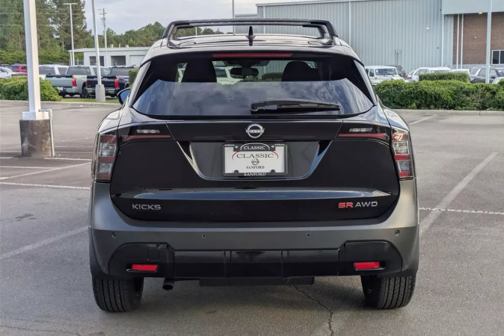 2026 Nissan Kicks SR photo 1