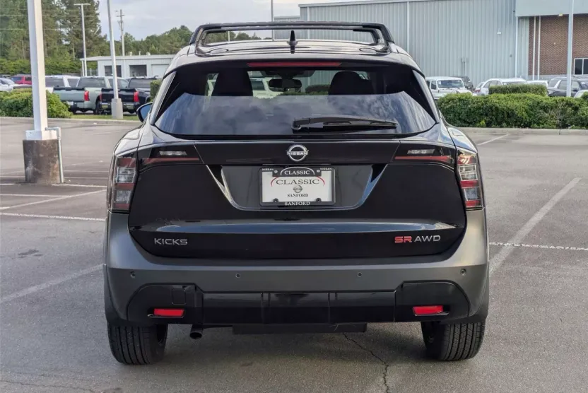 2026 Nissan Kicks SR photo 1