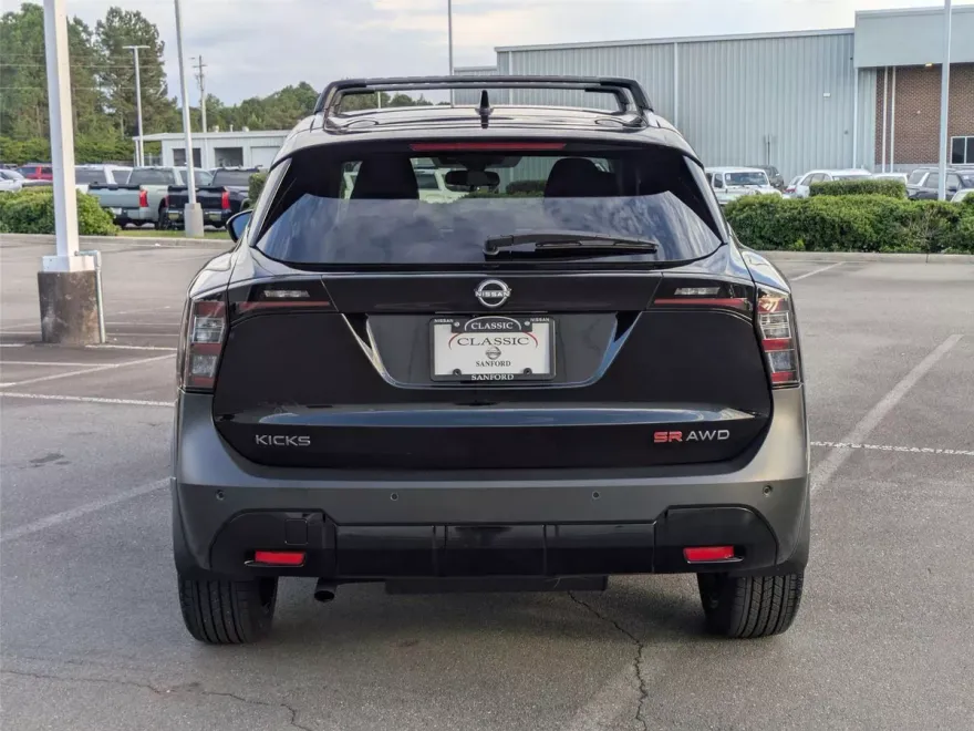 2026 Nissan Kicks SR photo 1