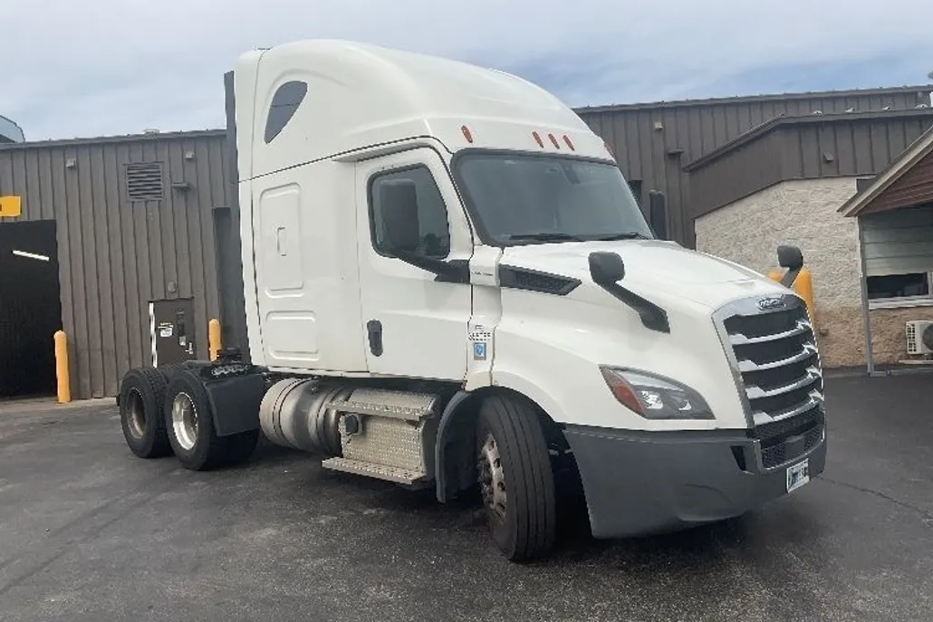 2020 Freightliner Cascadia photo 1