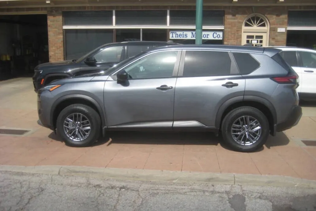 2022 Nissan Rogue S photo 1