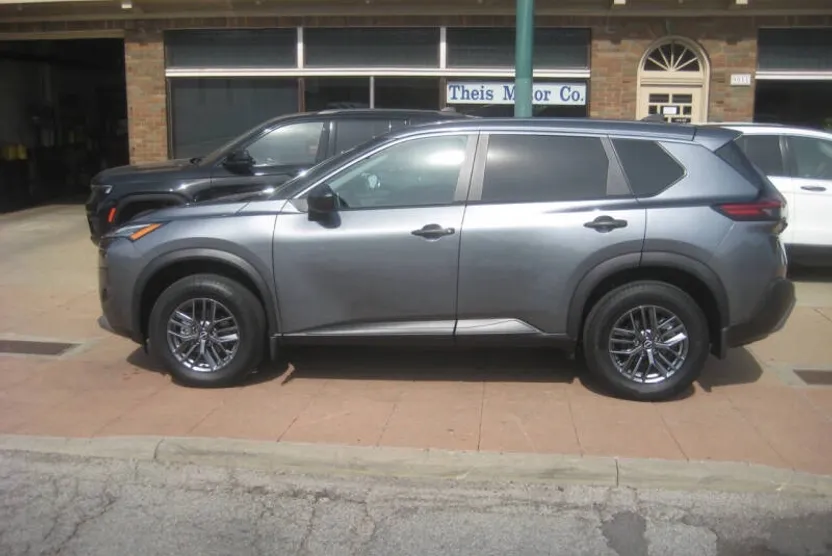 2022 Nissan Rogue S photo 1