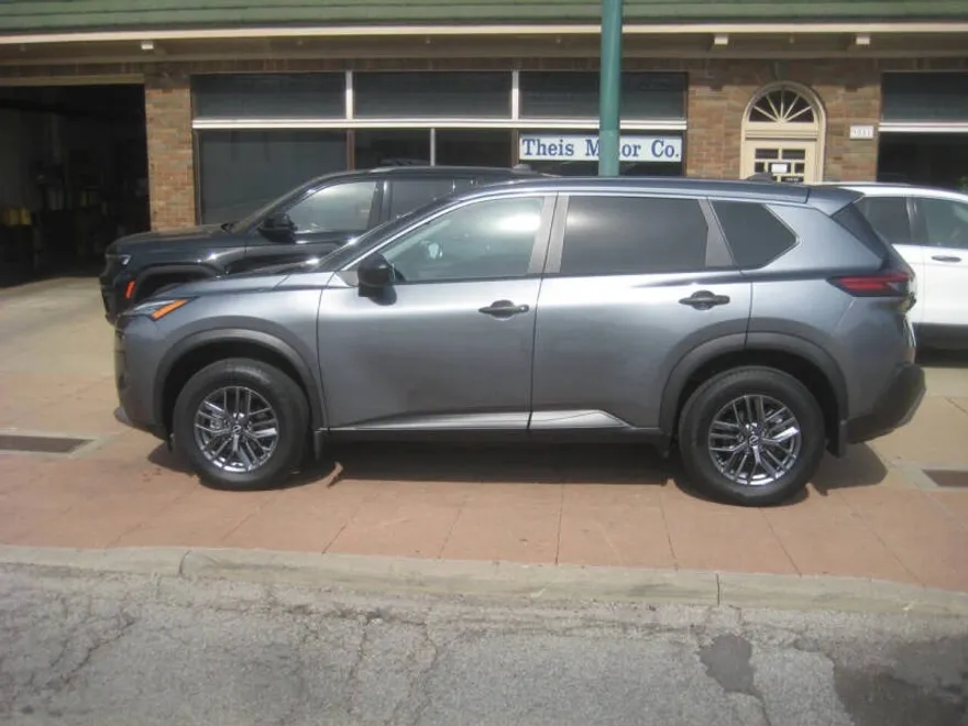2022 Nissan Rogue S photo 1