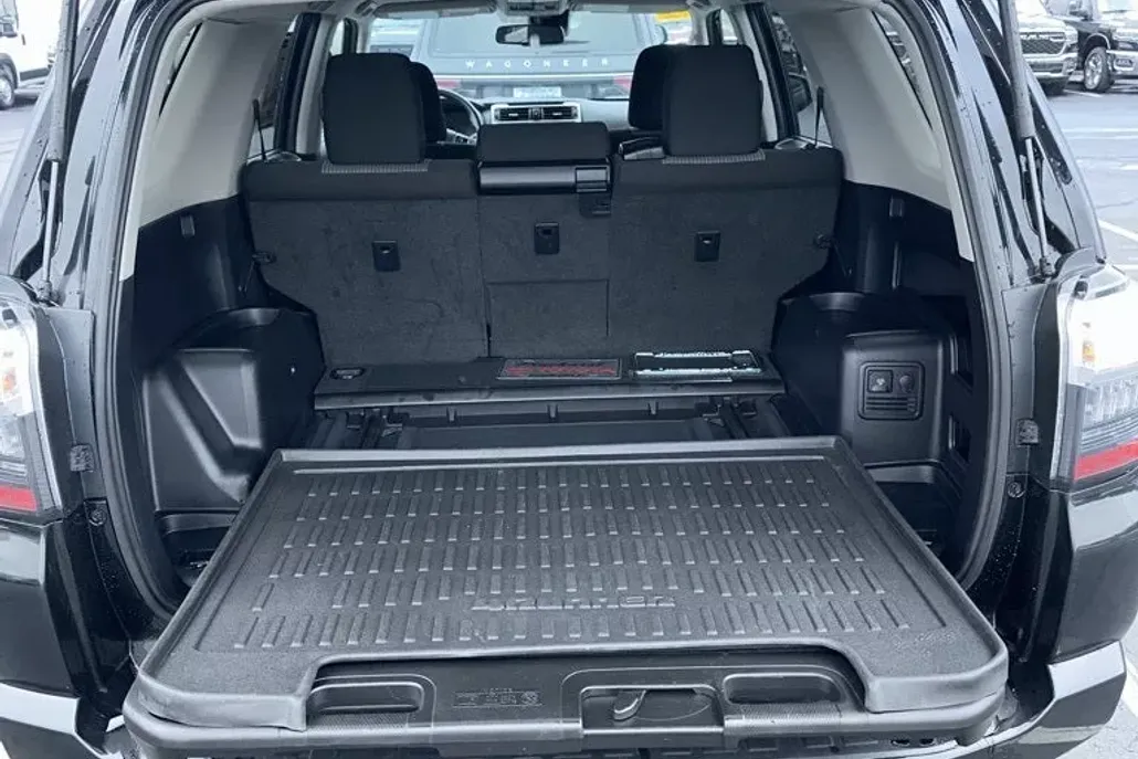 2023 Toyota 4Runner SR5 photo 1