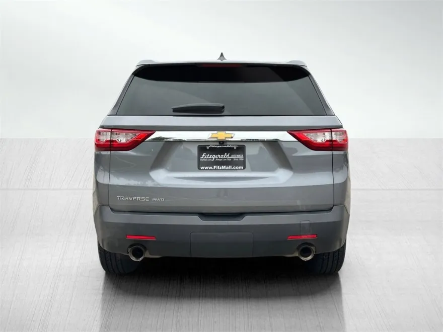 2021 Chevrolet Traverse LS photo 1