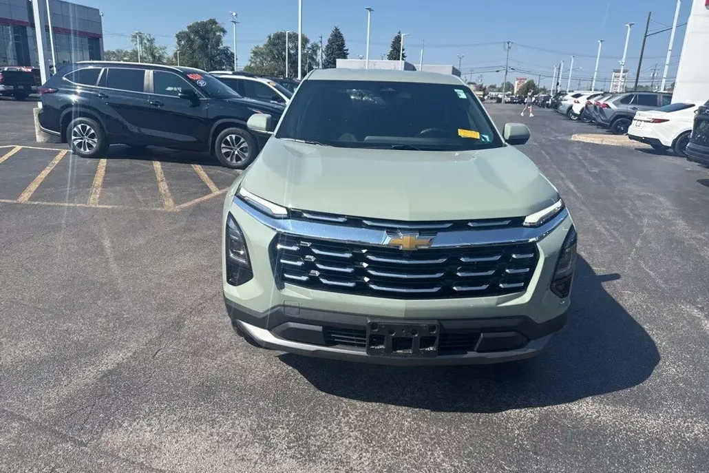 2025 Chevrolet Equinox LT photo 1