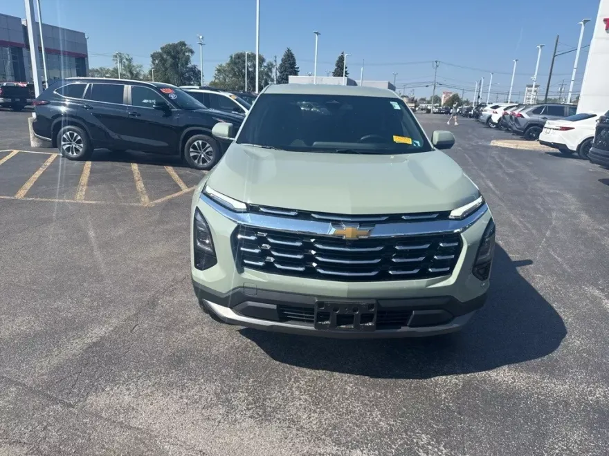 2025 Chevrolet Equinox LT photo 1