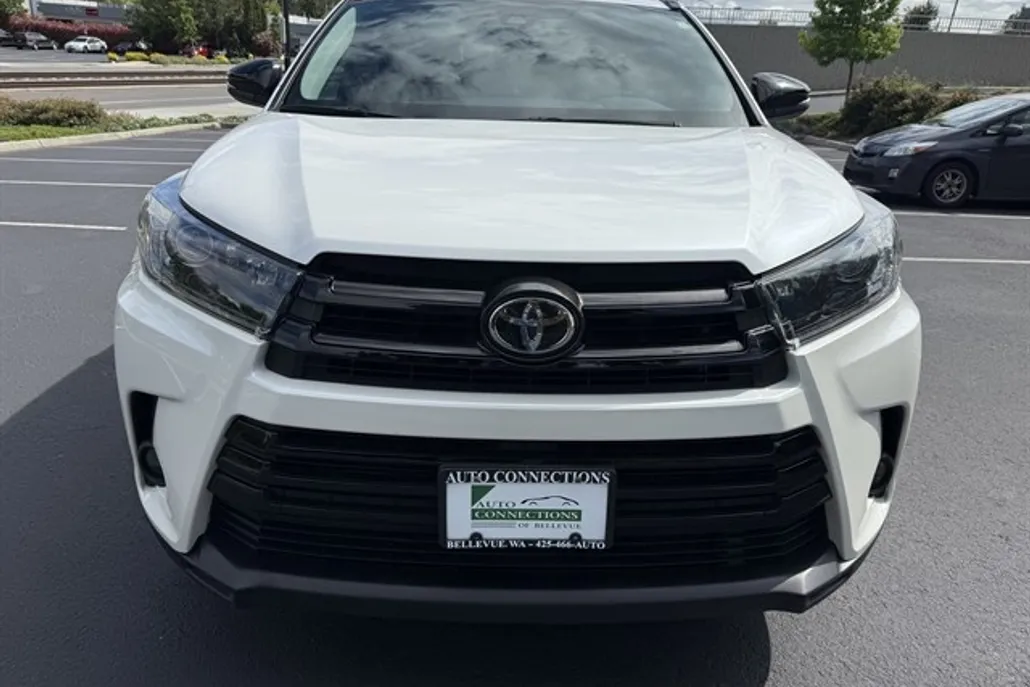 2019 Toyota Highlander SE photo 1
