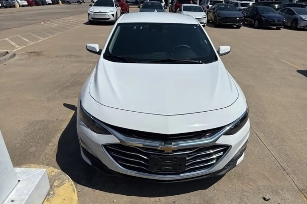 2024 Chevrolet Malibu 1LT photo 1