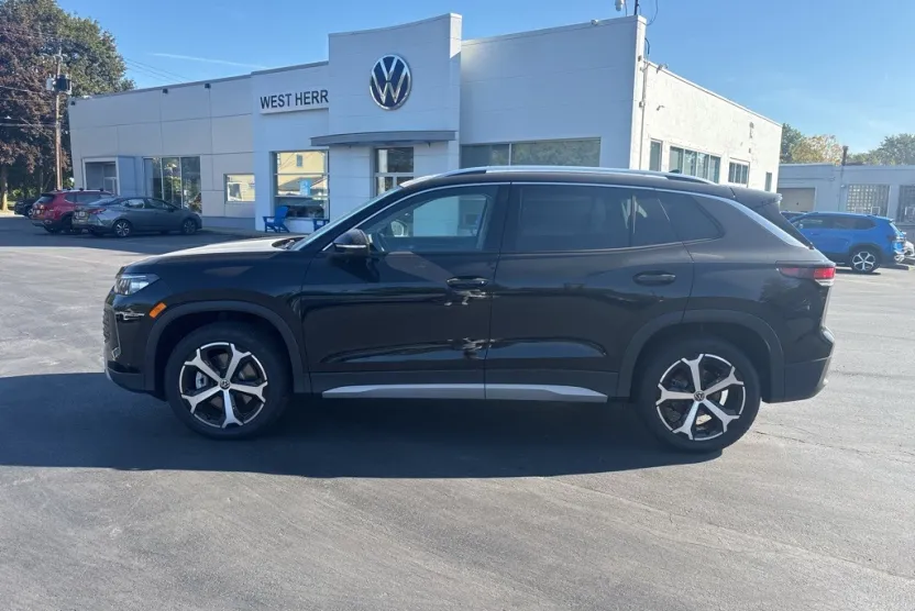 2025 Volkswagen Tiguan SE photo 1