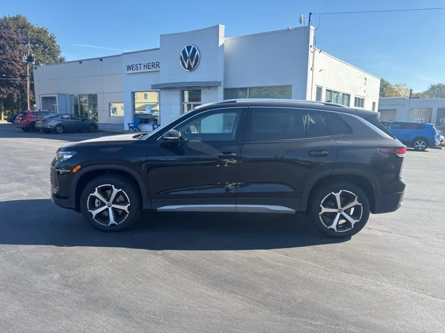 2025 Volkswagen Tiguan SE photo 1