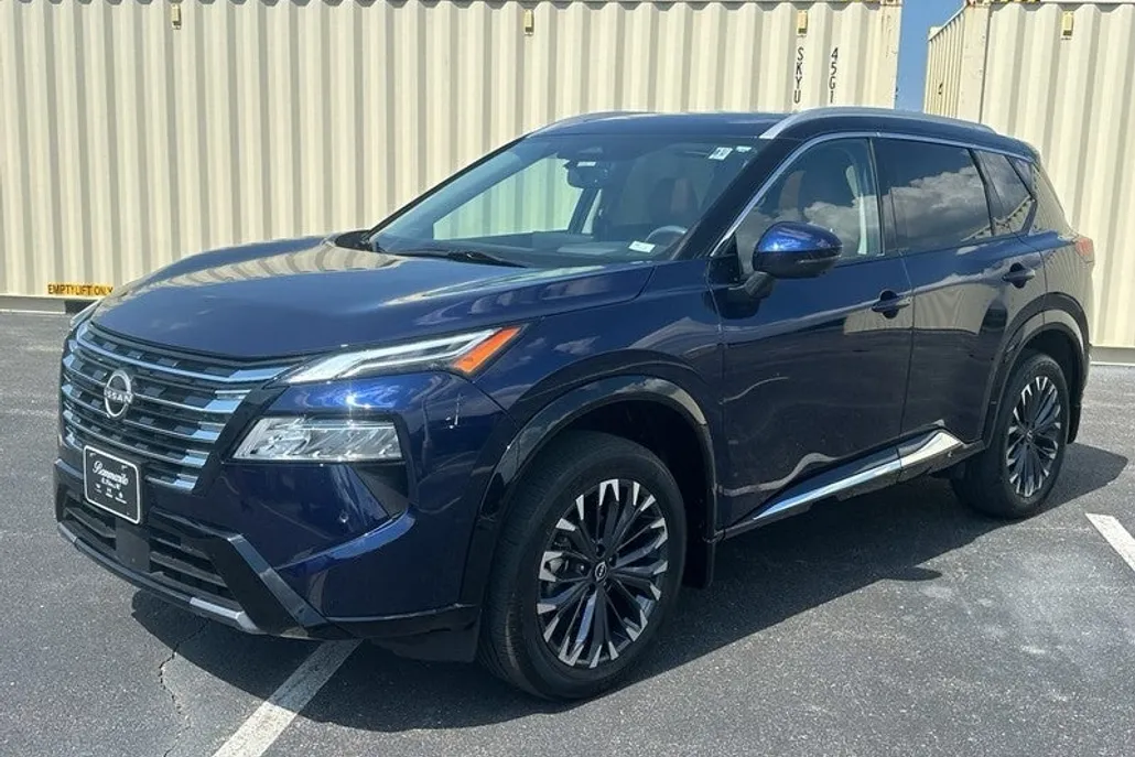 2024 Nissan Rogue AWD Platinum photo 1