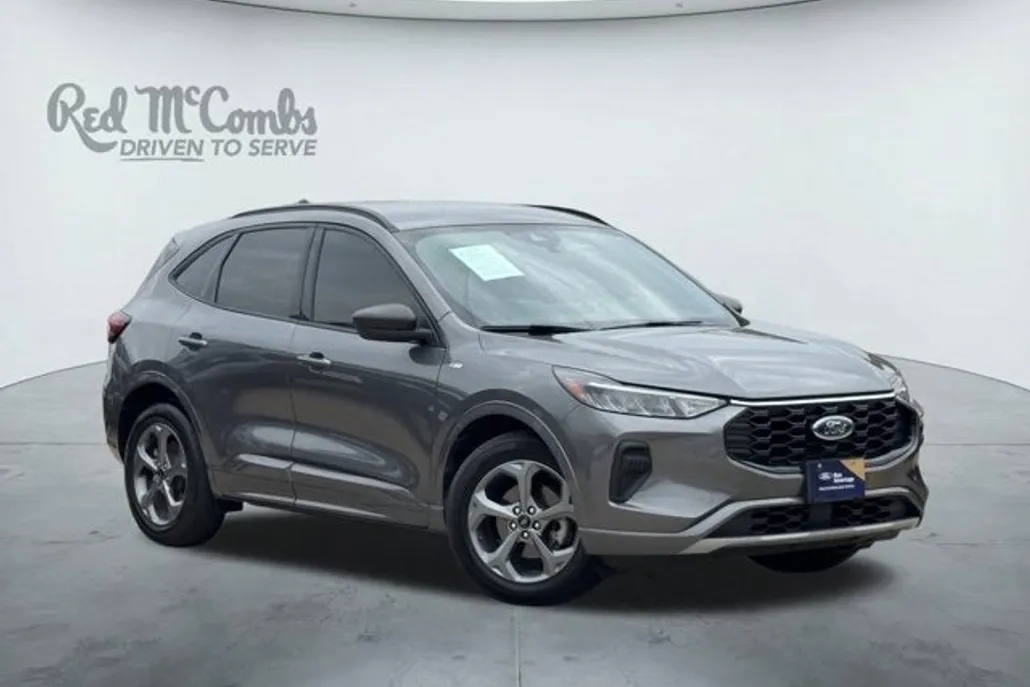 2023 Ford Escape ST-Line photo 1