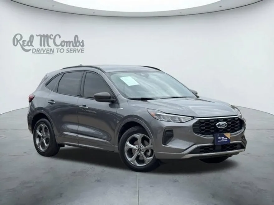 2023 Ford Escape ST-Line photo 1