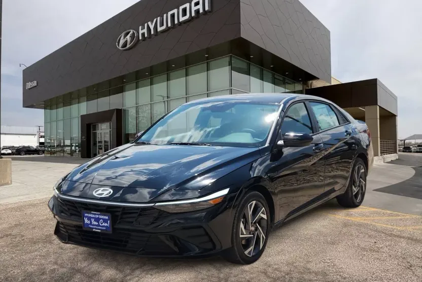 2025 Hyundai Elantra SEL Sport photo 1