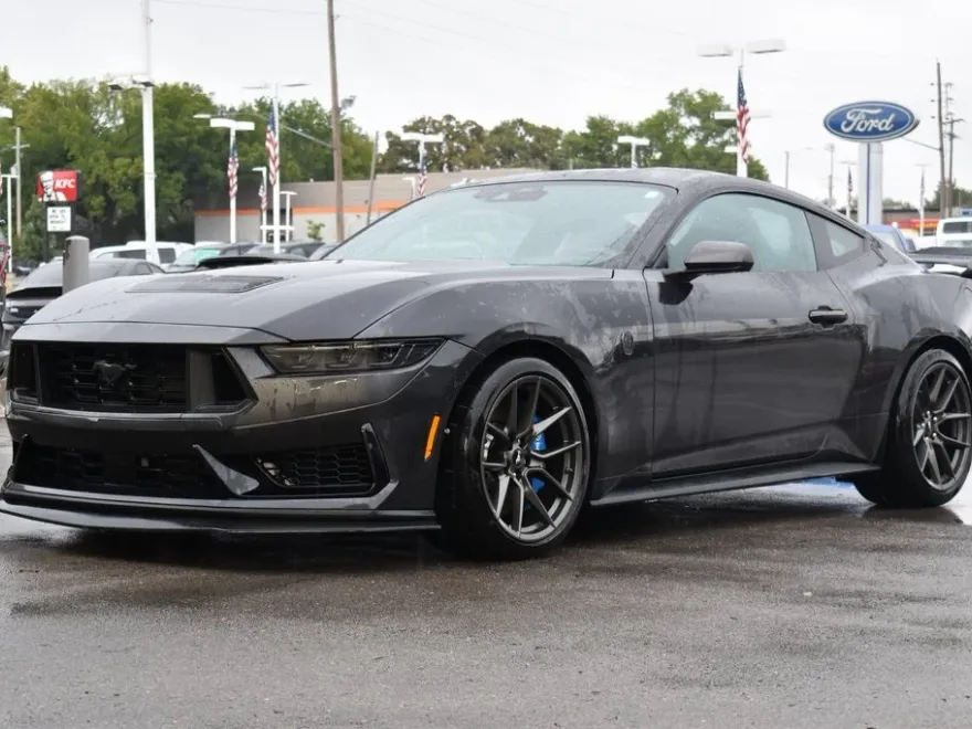 2024 Ford Mustang Dark Horse photo 1