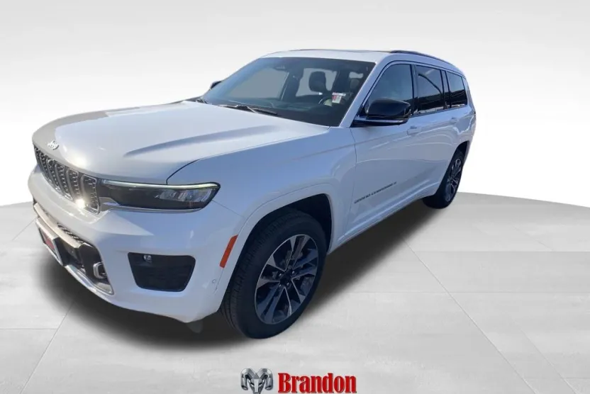 2025 Jeep Grand Cherokee Overland photo 1