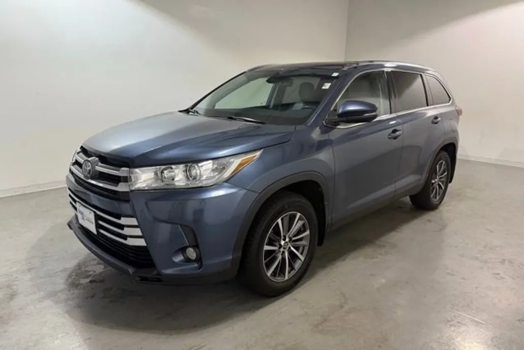 2019 Toyota Highlander SE photo 1