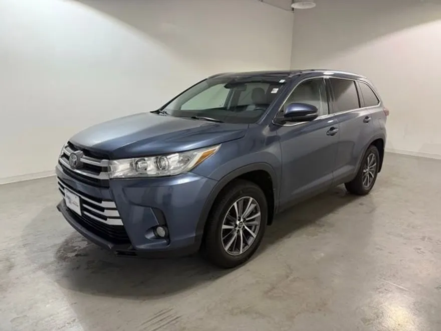 2019 Toyota Highlander SE photo 1