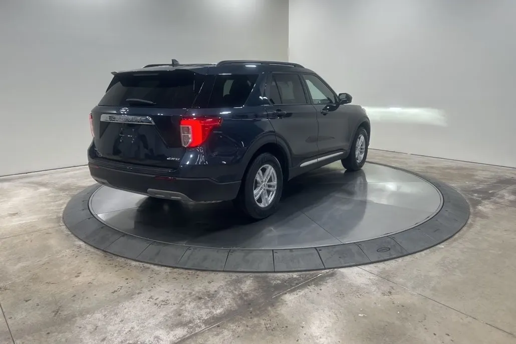 2022 Ford Explorer XLT photo 1