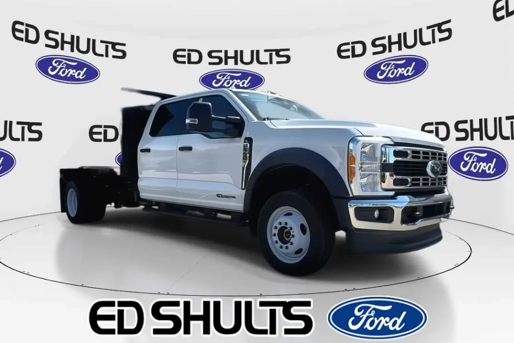 2023 Ford F-550 photo 1