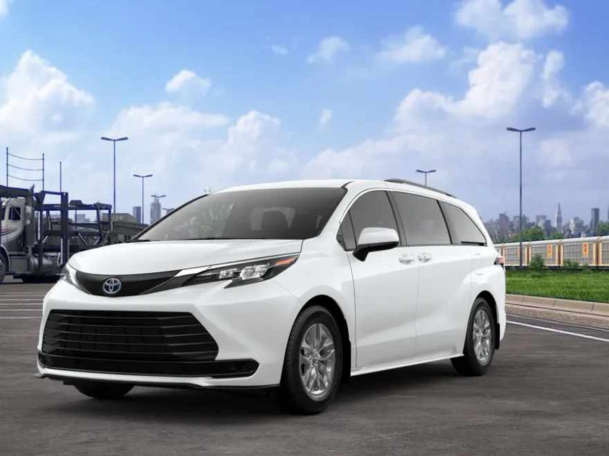 2025 Toyota Sienna LE photo 1