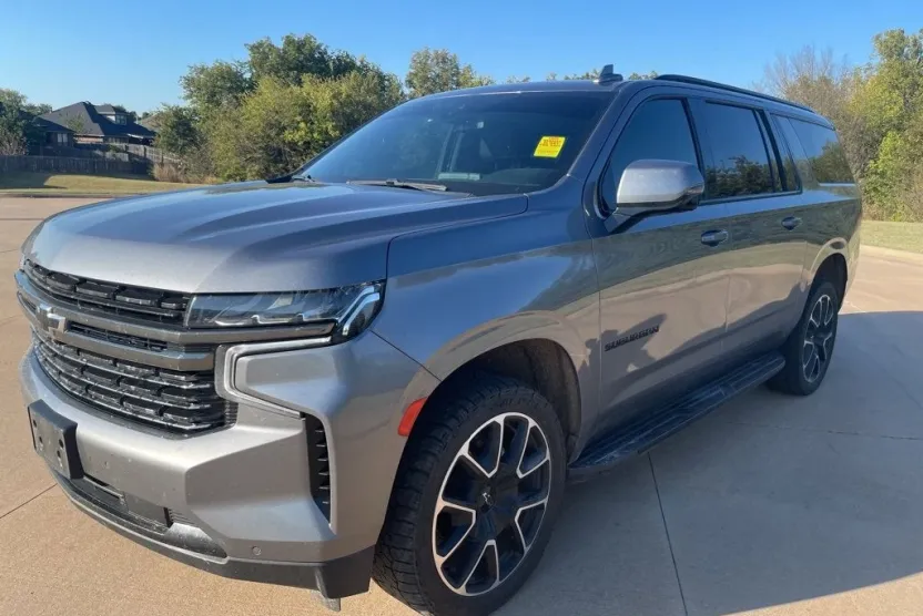 2022 Chevrolet Suburban RST photo 1