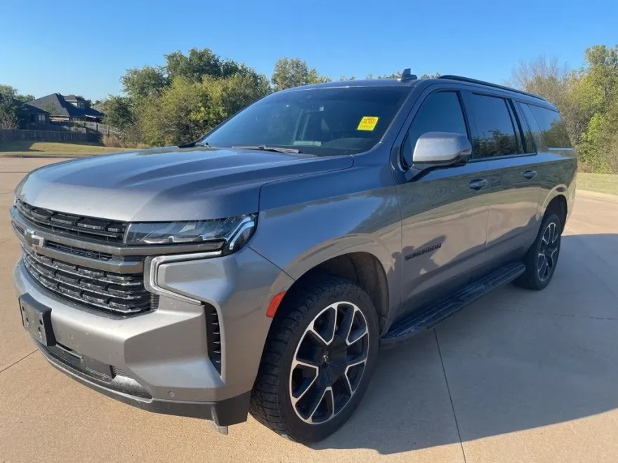 2022 Chevrolet Suburban RST photo 1