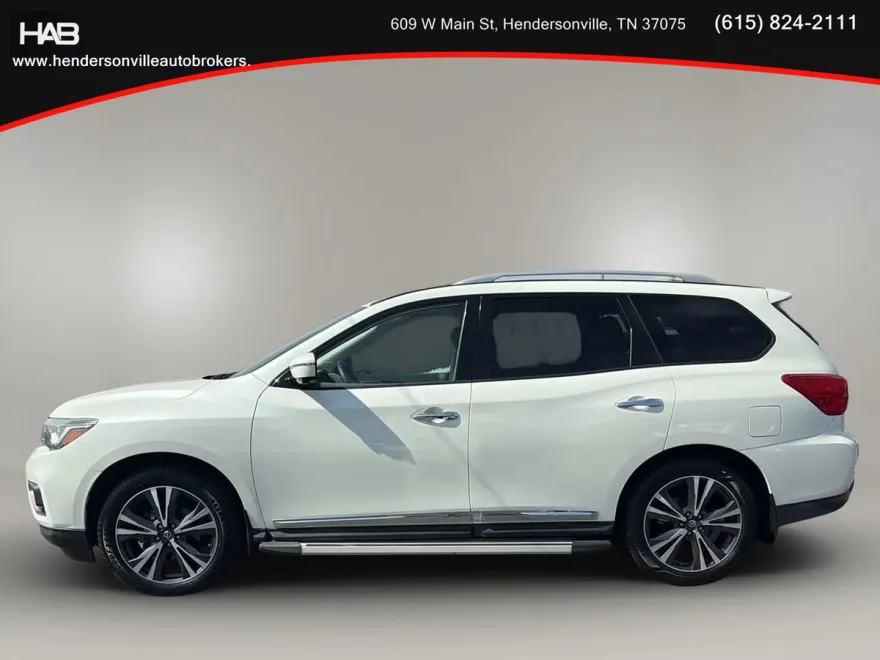 2017 Nissan Pathfinder Platinum photo 1