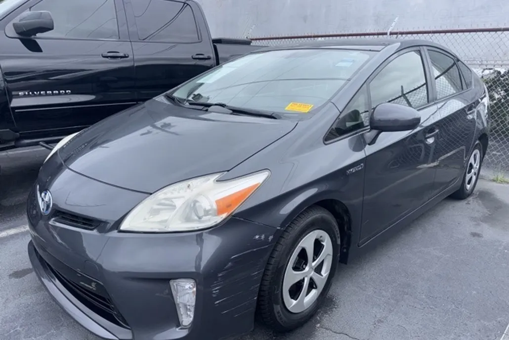 2014 Toyota Prius Four photo 1