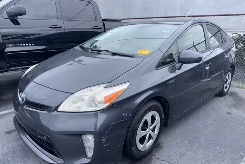 2014 Toyota Prius Four photo 1