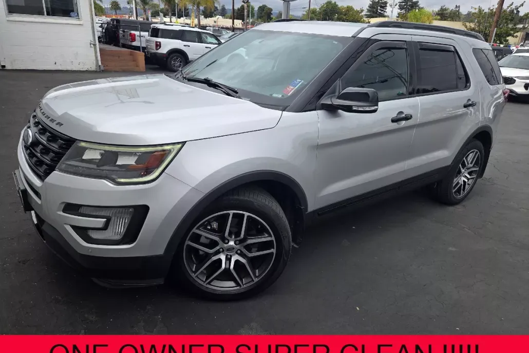2017 Ford Explorer Sport photo 1