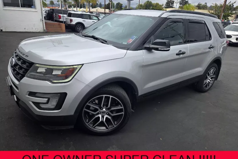 2017 Ford Explorer Sport photo 1